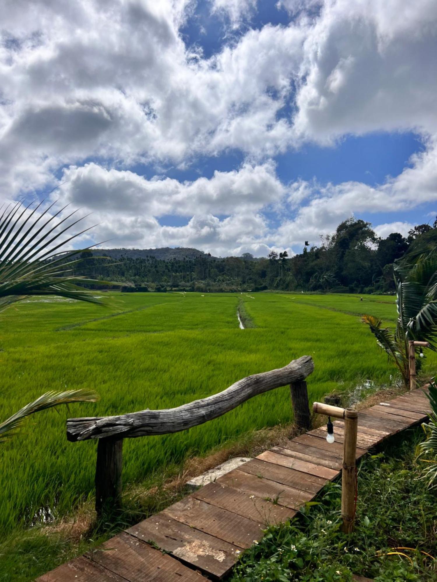 ホテル Komleo Farm バンメトート エクステリア 写真